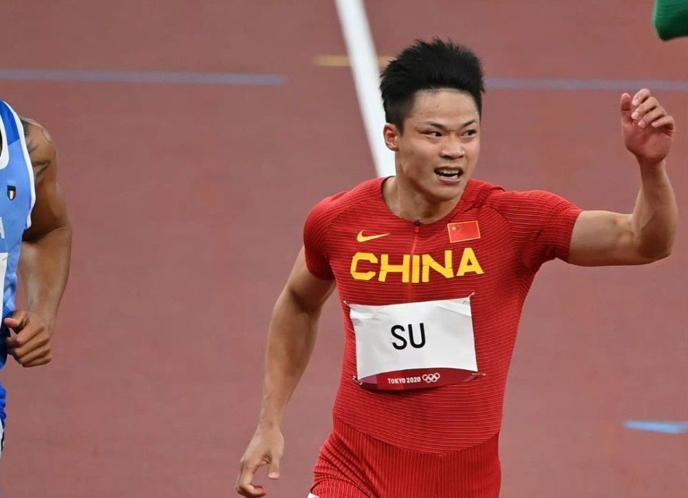 叶辰耸耸肩：爸跟妈的情况，你又不是不知道，他们两个人这种关系跟一般的夫妻也不一样，所以......萧初然相信叶辰这件事没有在骗自己，心里也是无奈至极，开口道：以后爸如果再问你要东西、送给那个韩阿姨，你千万不许答应，我们就算对他不管不问，也绝对不能助纣为虐。